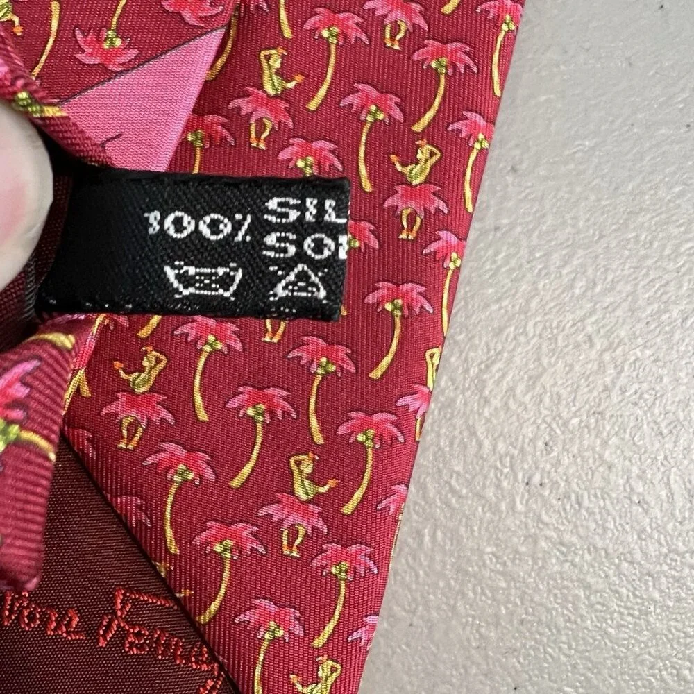 Salvatore Ferragamo Hula Girl Palm Tree‎ Silk Necktie Tiki Tie Pink Red